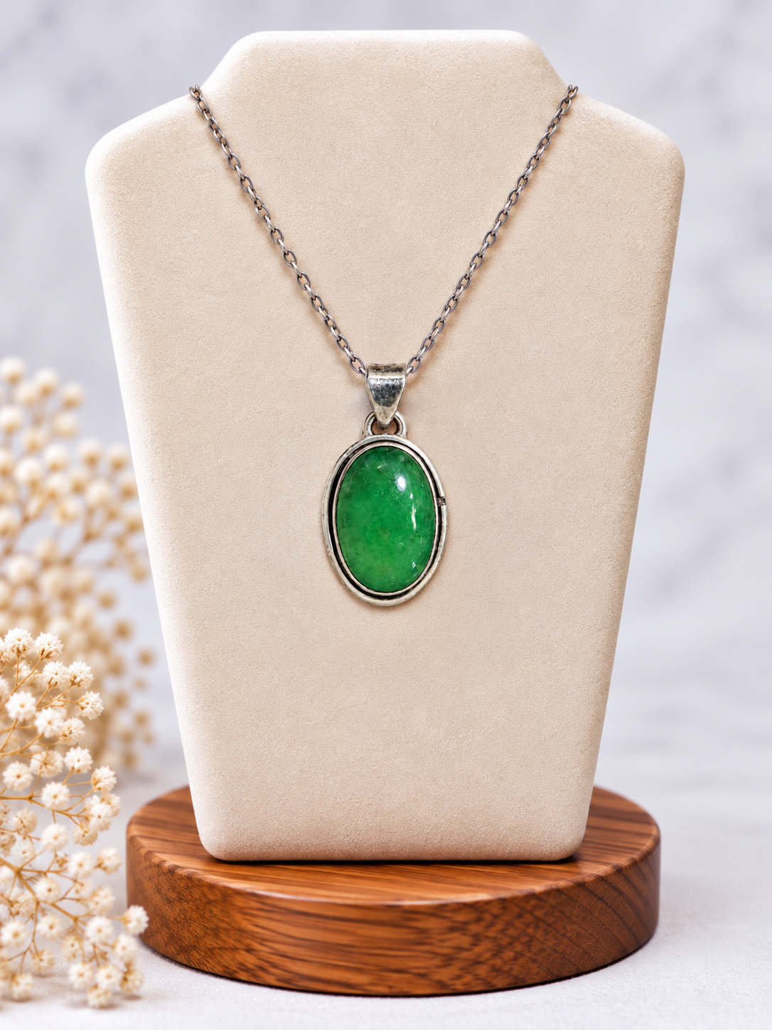 Zilveren hanger met groene jade – elegante ovale edelsteen