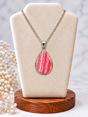 Zilveren hanger met rhodochrosiet – roze natuursteen met elegante druppelvorm RHDP2