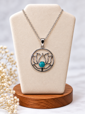 Zilveren Lotus Hanger met Turquoise Steen – Elegante Spirituele Ketting TURP1